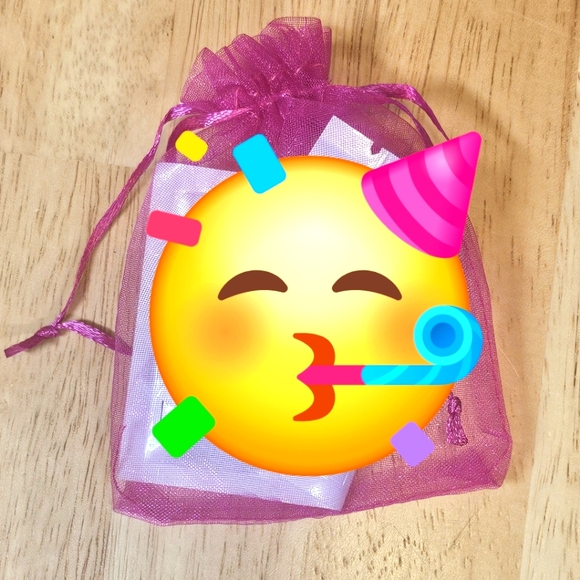 NWT✨️MYSTERY GIFT - Picture 1 of 1